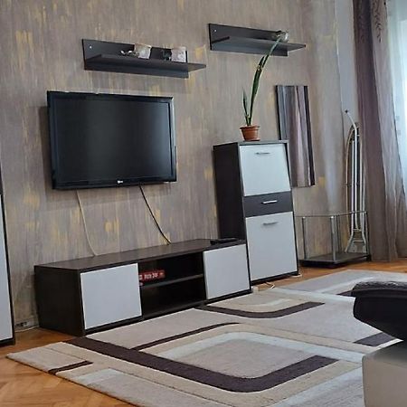 Апартаменты Lora'S House Орадя Экстерьер фото